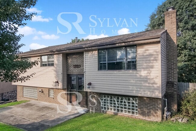 Foto del edificio - Charming 3BR 2.5BA split foyer home