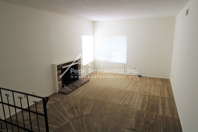 Building Photo - Spacious College Greens 3bd/2ba Duplex wit...