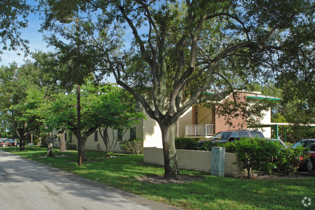 Foto del edificio - St. Elizabeth Gardens Apartments