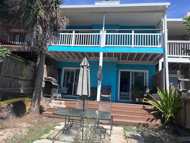 Building Photo - 1209 Capri Dr