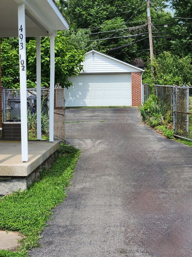 Building Photo - Duplex close to St. Joe Hospital   240626