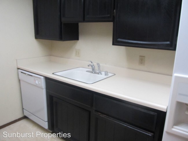 Building Photo - 7421-7423 Willowcreek Dr