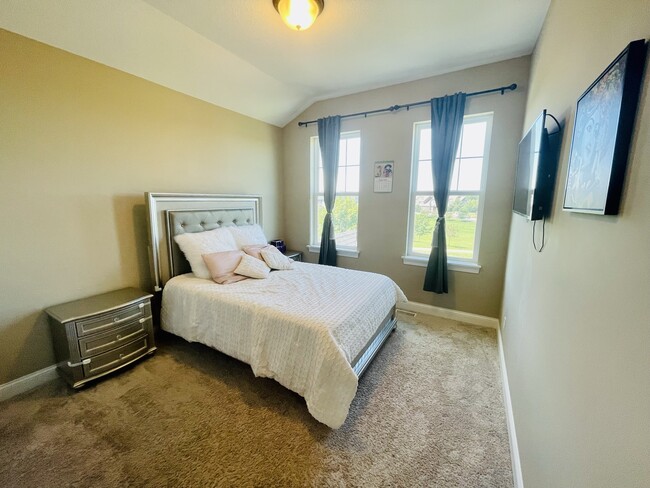 Foto del edificio - 4232 Woodland Cove Pky
