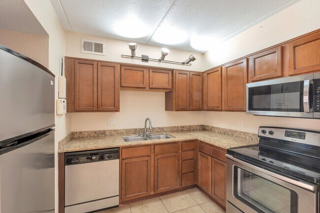 Foto del edificio - 2-bedroom, 2-bathroom in Prime location!