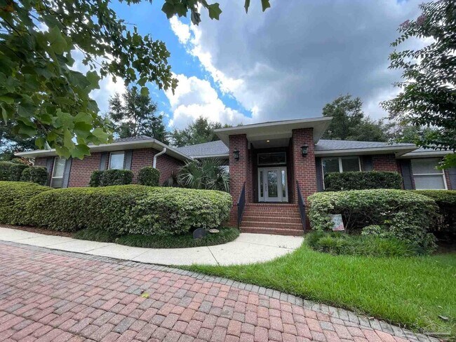 Foto del edificio - 5955 Hermitage Dr