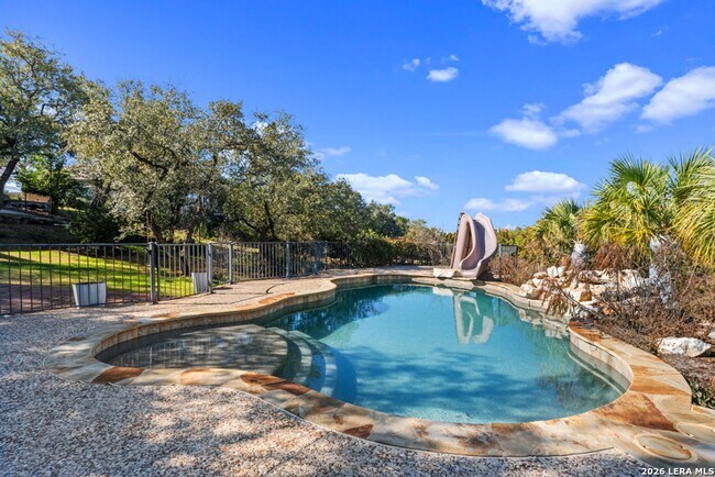 Building Photo - Charming Home Awaits: Spacious & Modern Living in a Prime Location