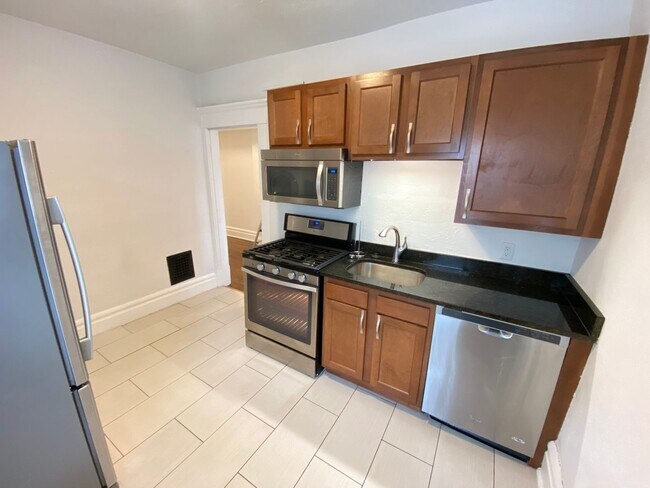 Foto del edificio - Dennison Ave 866-868 CR