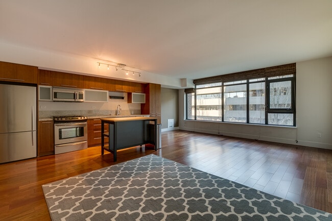 Building Photo - 1 Bed 1 Bath Condo Bell Town