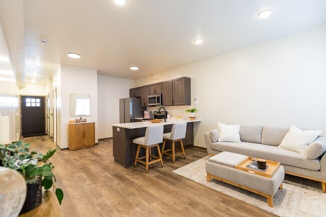 Foto del edificio - Newer 2 Bedroom 2 1/2 bathroom Hayden Townhome!