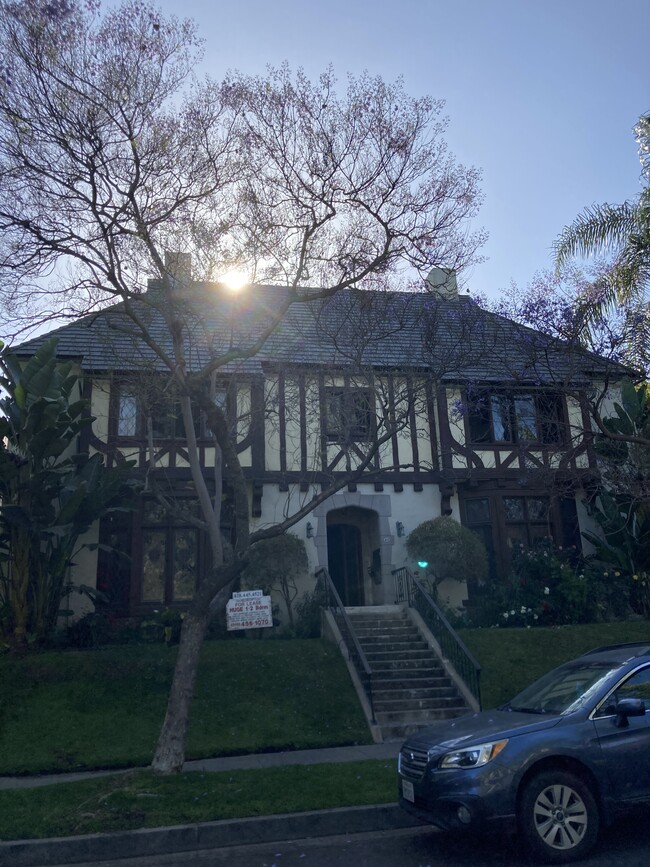 Foto del edificio - 425 N Sycamore Ave