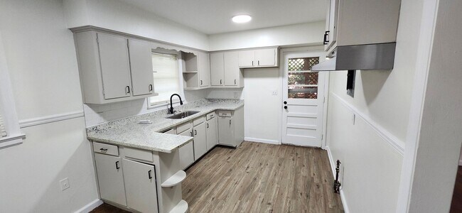Foto del edificio - 3 bedroom home near base