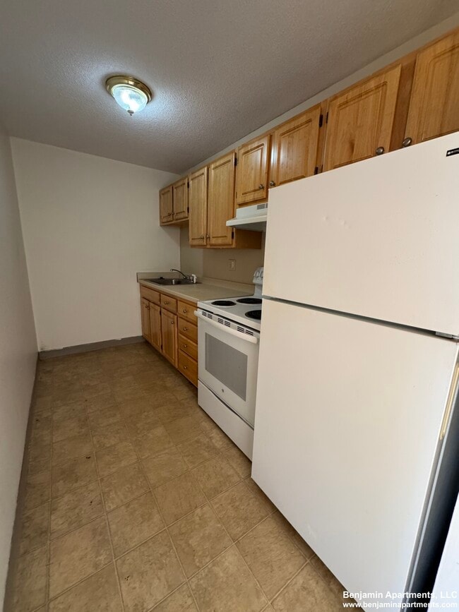 Building Photo - 99 Dustin St