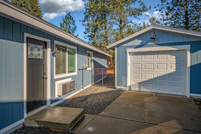 Building Photo - New Remodel 2 bed 1 bath
