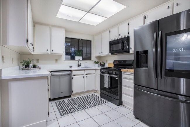 Building Photo - 131 Trident Ct