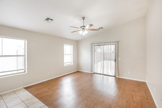 Foto del edificio - 5704 S 32nd Dr