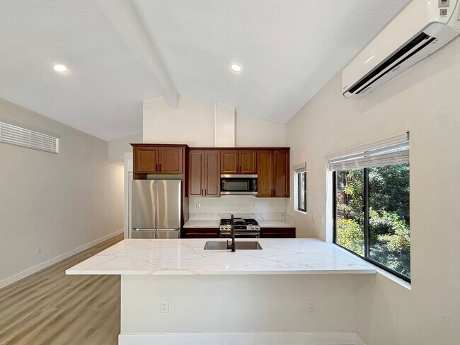 Foto del edificio - Charming 2BD/2BA Home in North Park W/ W/D...