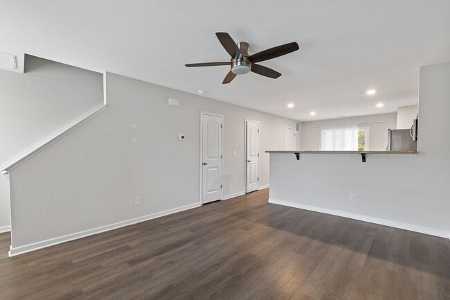 Foto del edificio - **Charming Youngsville Townhome**