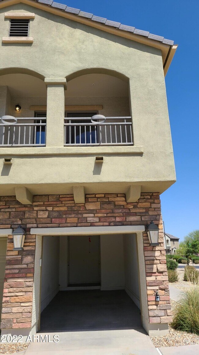 Building Photo - 413 N 168th Ln