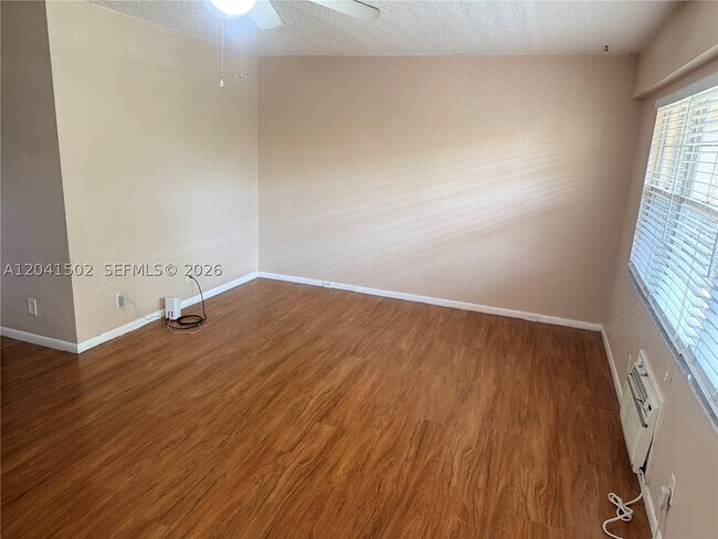 Foto del edificio - 200 SW 132nd Way