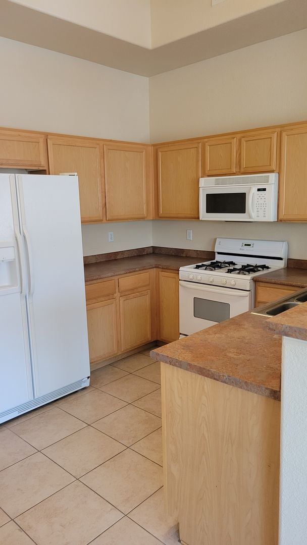 Foto del edificio - 10650 Calico Mountain Ave