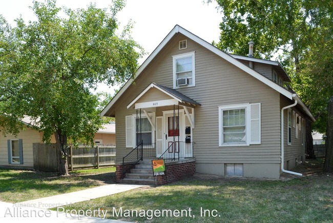 Building Photo - 805 Bertrand St
