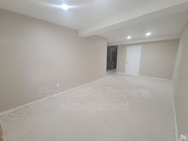 Building Photo - 1261 Wanda Dr