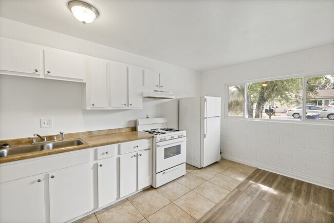 Building Photo - 1135 Valley Manor Ct