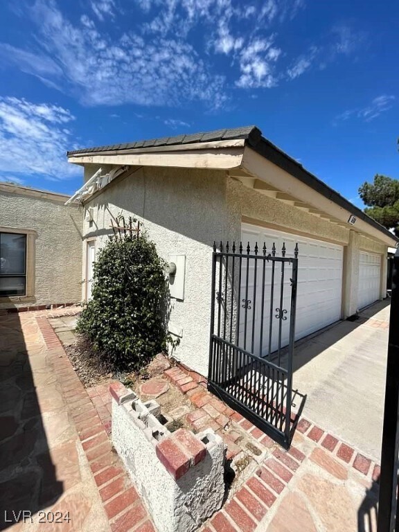 Building Photo - 600 Woodmount Dr