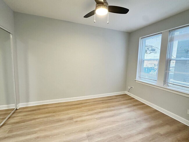Foto del edificio - 5710 N Winthrop Ave