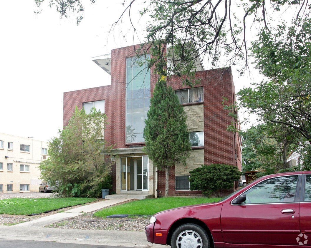 Building Photo - 1384 Jamaica St