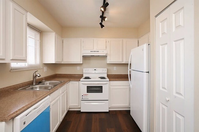 Building Photo - 7245 Goldfield Dr