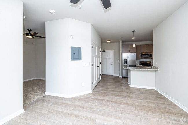 Studio, 1BA - 543SF - Living Room - 1211 Riesch Rd