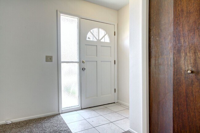 Foto del edificio - Location Location, Split level with privat...