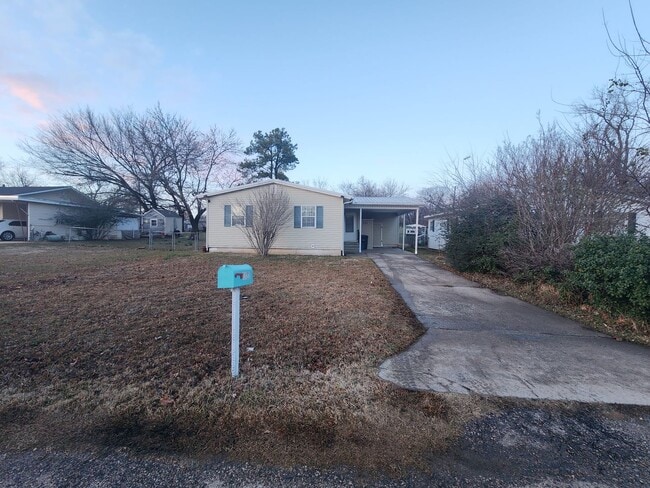 Building Photo - 3 Bedroom Home in Shawnee