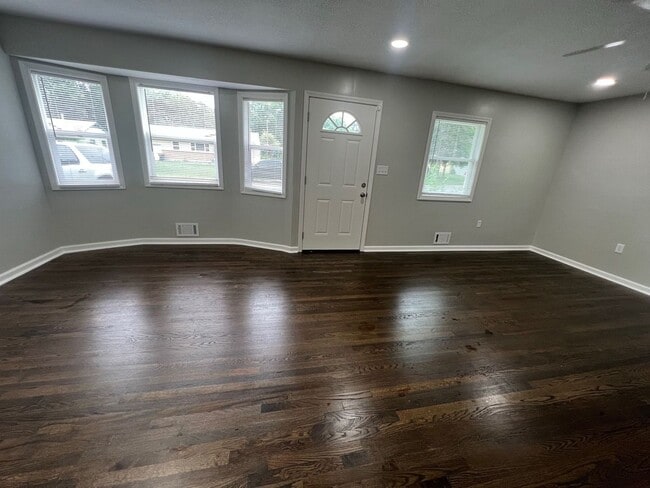 Building Photo - Coming soon! Beautiful Three Bedroom in Ra...