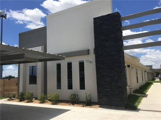 Building Photo - 1705 W Garrison Dr