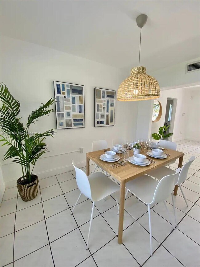 Foto del edificio - 951 SW 11th St