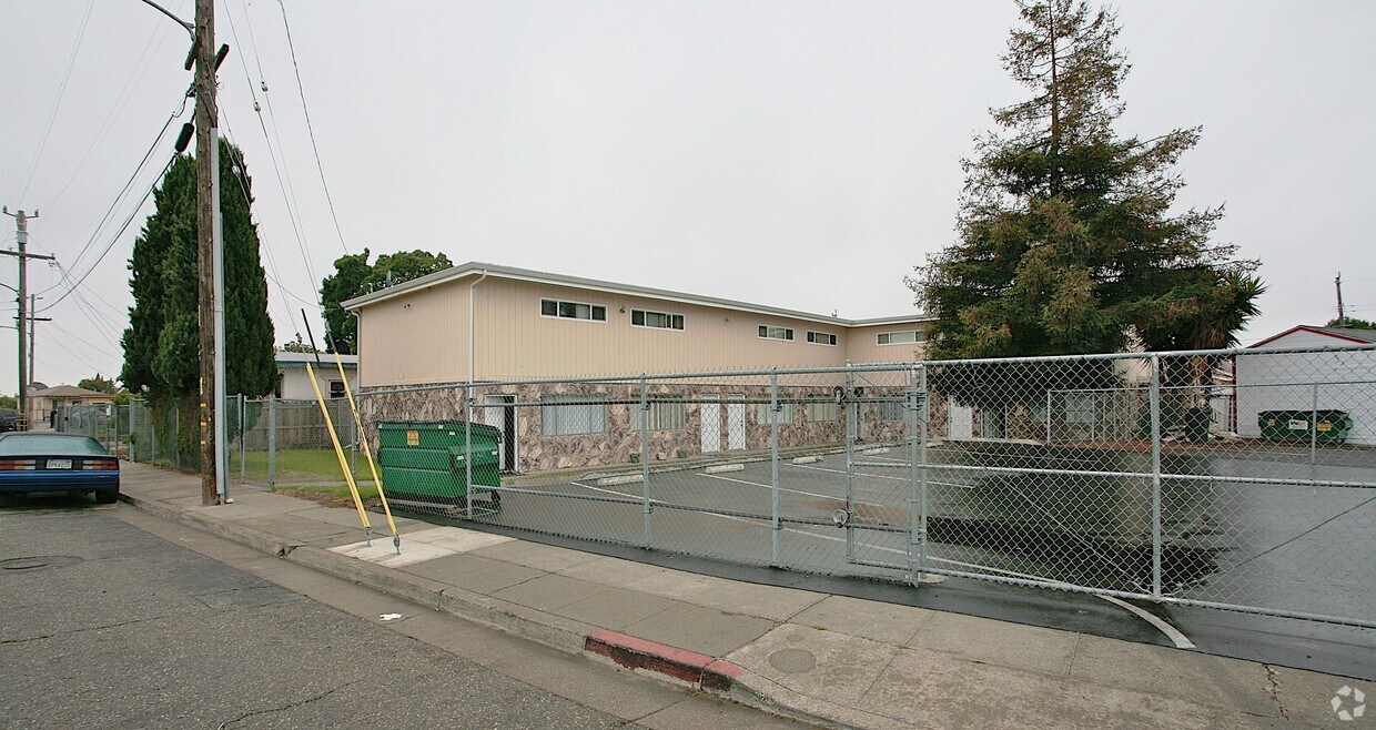 Primary Photo - 685 Cary Ave
