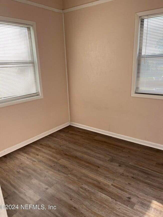 Foto del edificio - 5105 Hollycrest Dr