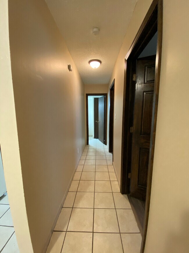 Foto del edificio - 310 N Larkin Ave