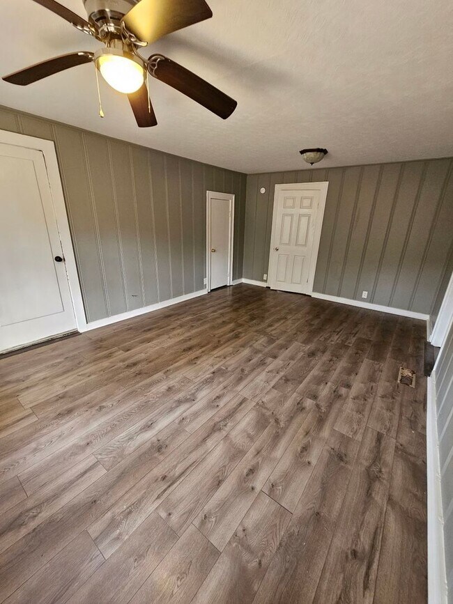 Foto del edificio - 3 Bed 1 Bath - Florence, AL (Near Cloverdale)