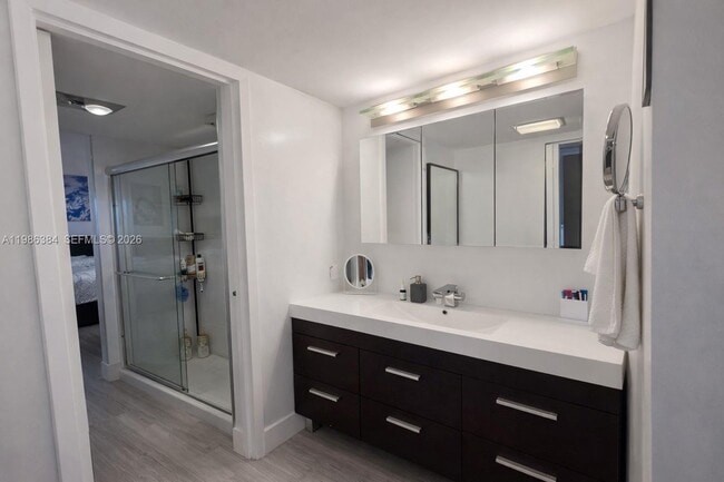 Foto del edificio - 3675 N Country Club Dr
