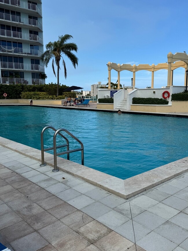 Foto del edificio - 7601 E Treasure Dr