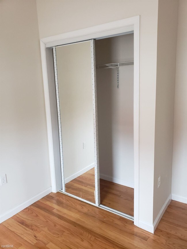 Foto del edificio - 2 br, 1 bath  - 650 Communipaw Ave  Unit