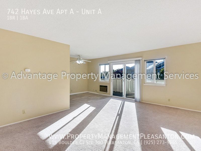 Foto principal - Large 1 bed/1 bath, 725 sq. ft off East Ave