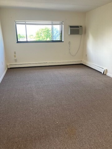 Building Photo - 763 Main St