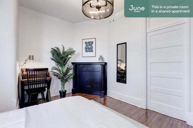 Building Photo - #176 Queen room in Capitol Hill 4-bed / 1