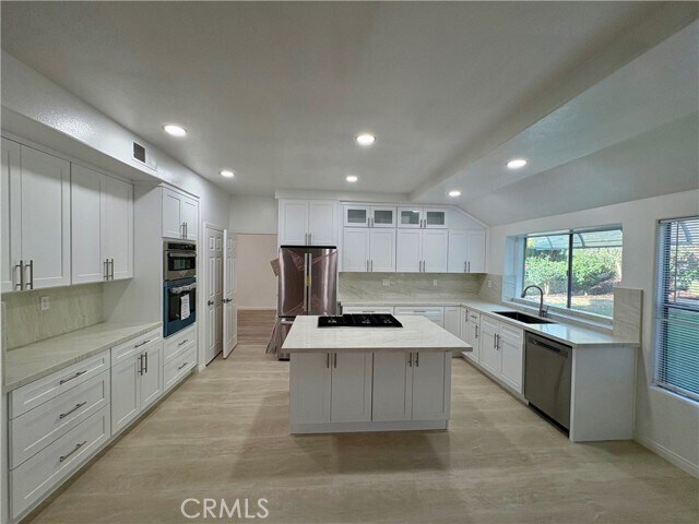 Building Photo - 26601 White Oaks Dr