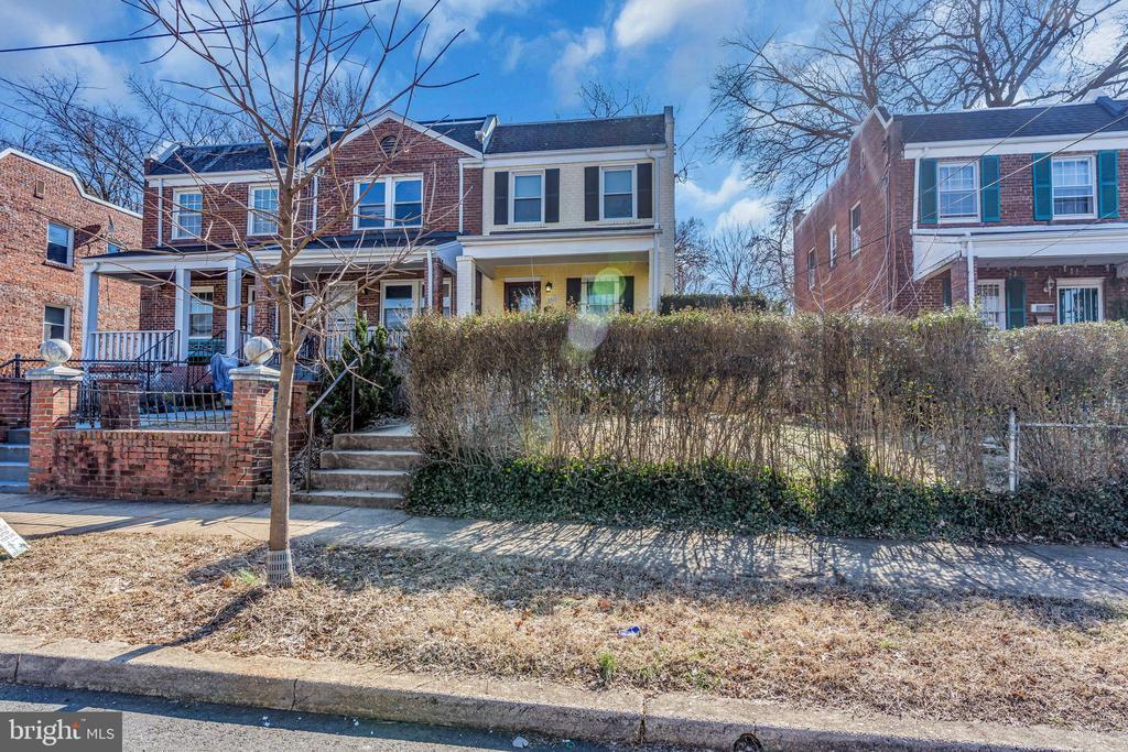 Foto principal - 4011 Blaine St NE