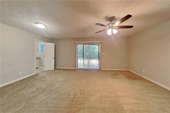 Foto del edificio - 2690 Old Ivy Ct NE